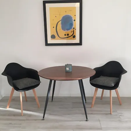 33m2 Avec Terrasse Apartment